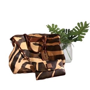 🦋 Rare Dooney & Bourke and matching wallet